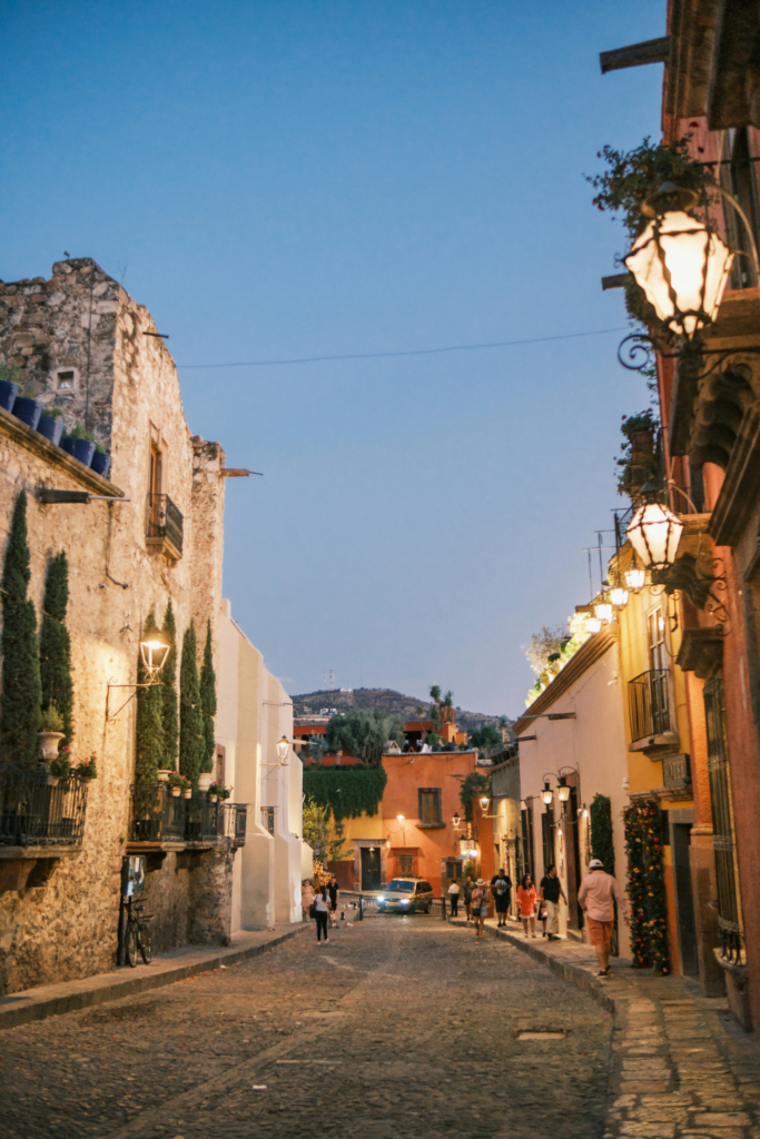 guanajuato, mexico, colonial A vibrant street scene in the Historic Center of Guanajuato City, showcasing colorful colonial buildings, cobblestone roads, and lush greenery, reflecting the city's rich cultural heritage and charming atmosphere, ideal for a peaceful and culturally enriched retirement